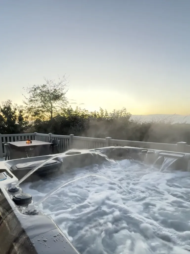 hot tub in self catering puffin lodge at Gilsland Park in North Berwick